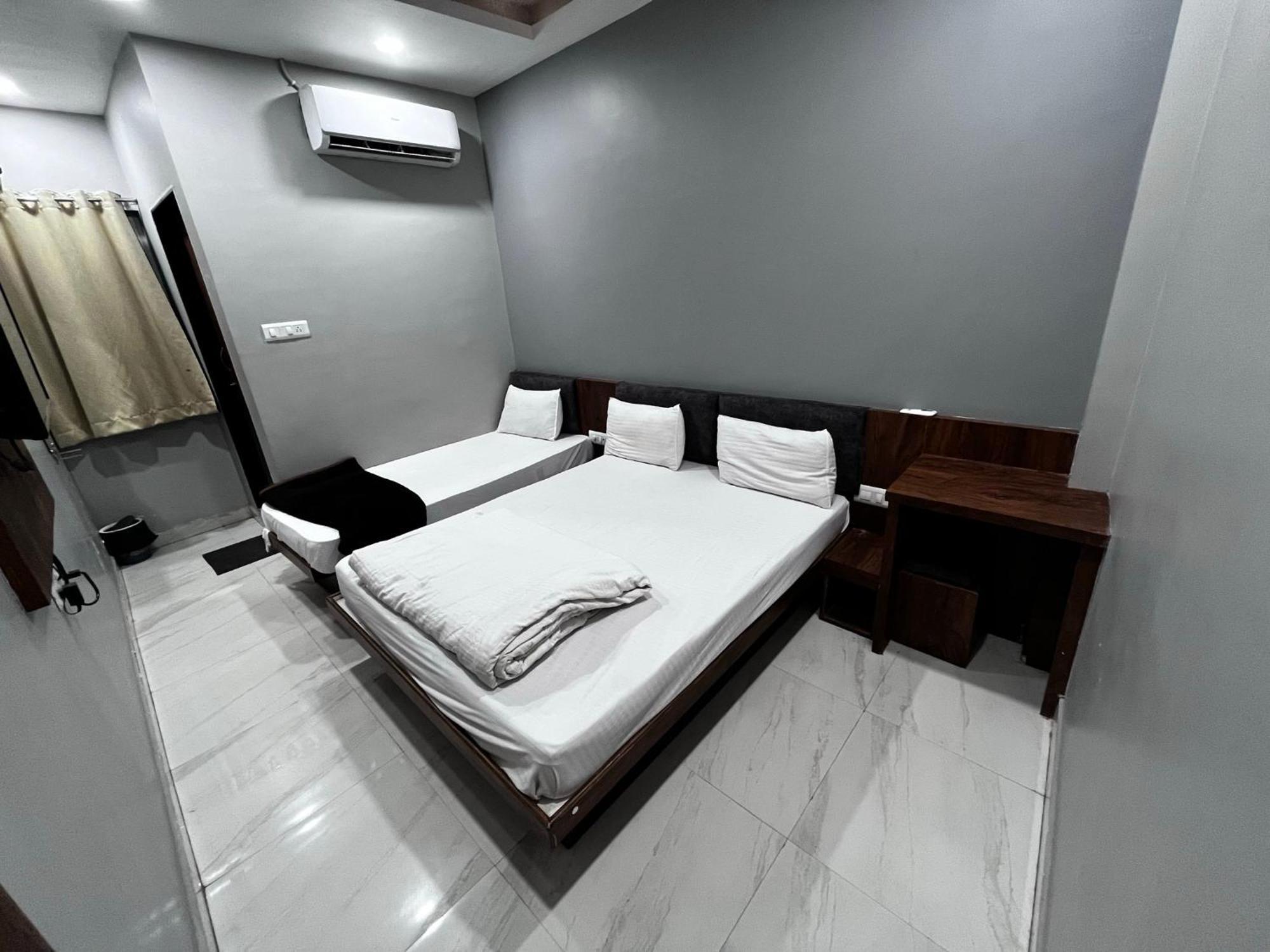 Hotel Shankar Ujjain Extérieur photo
