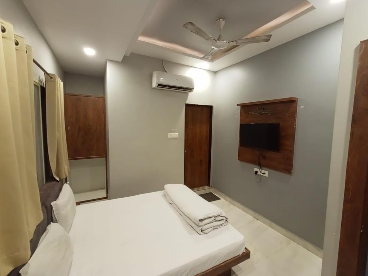 Hotel Shankar Ujjain Extérieur photo