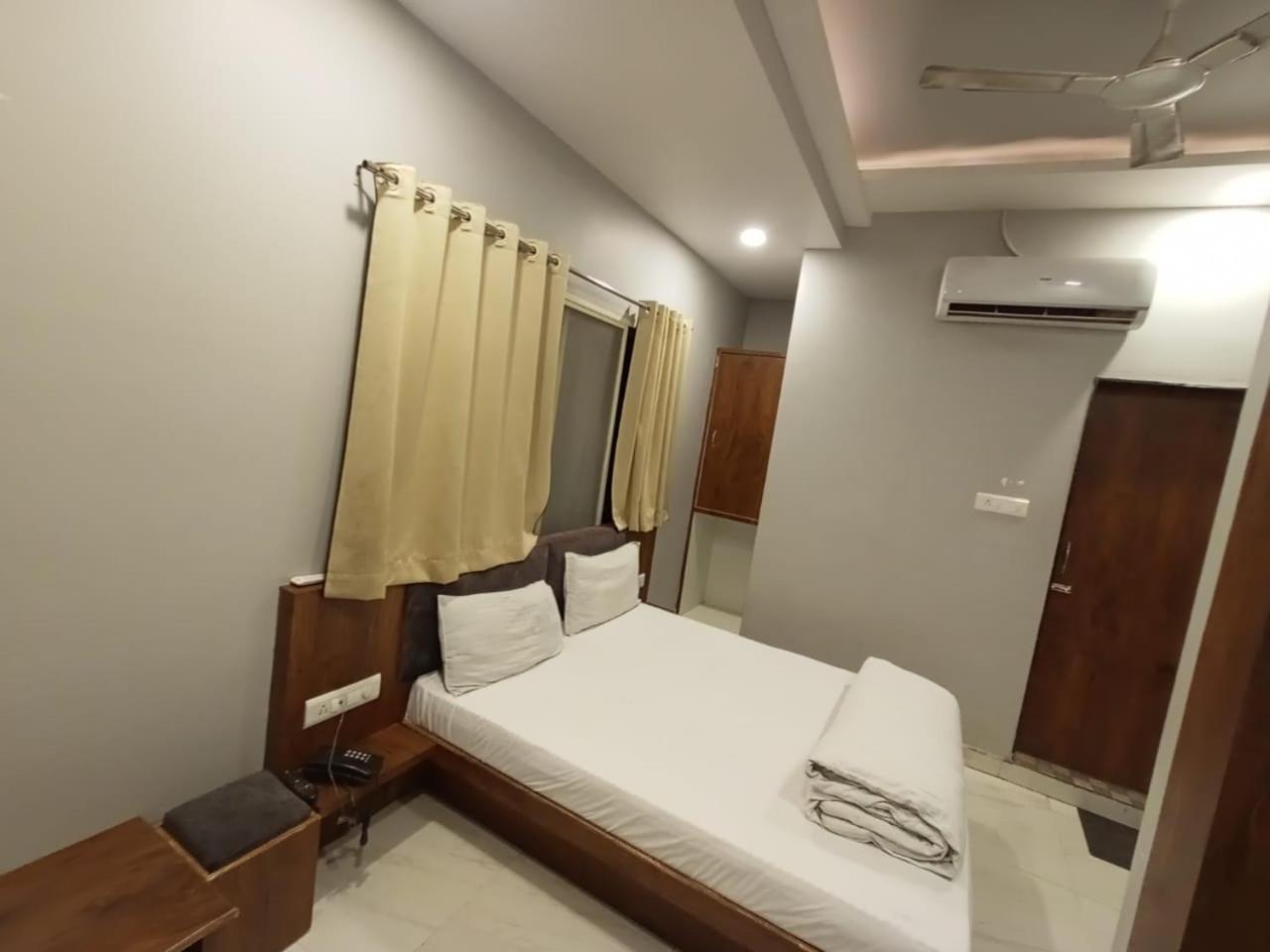 Hotel Shankar Ujjain Extérieur photo